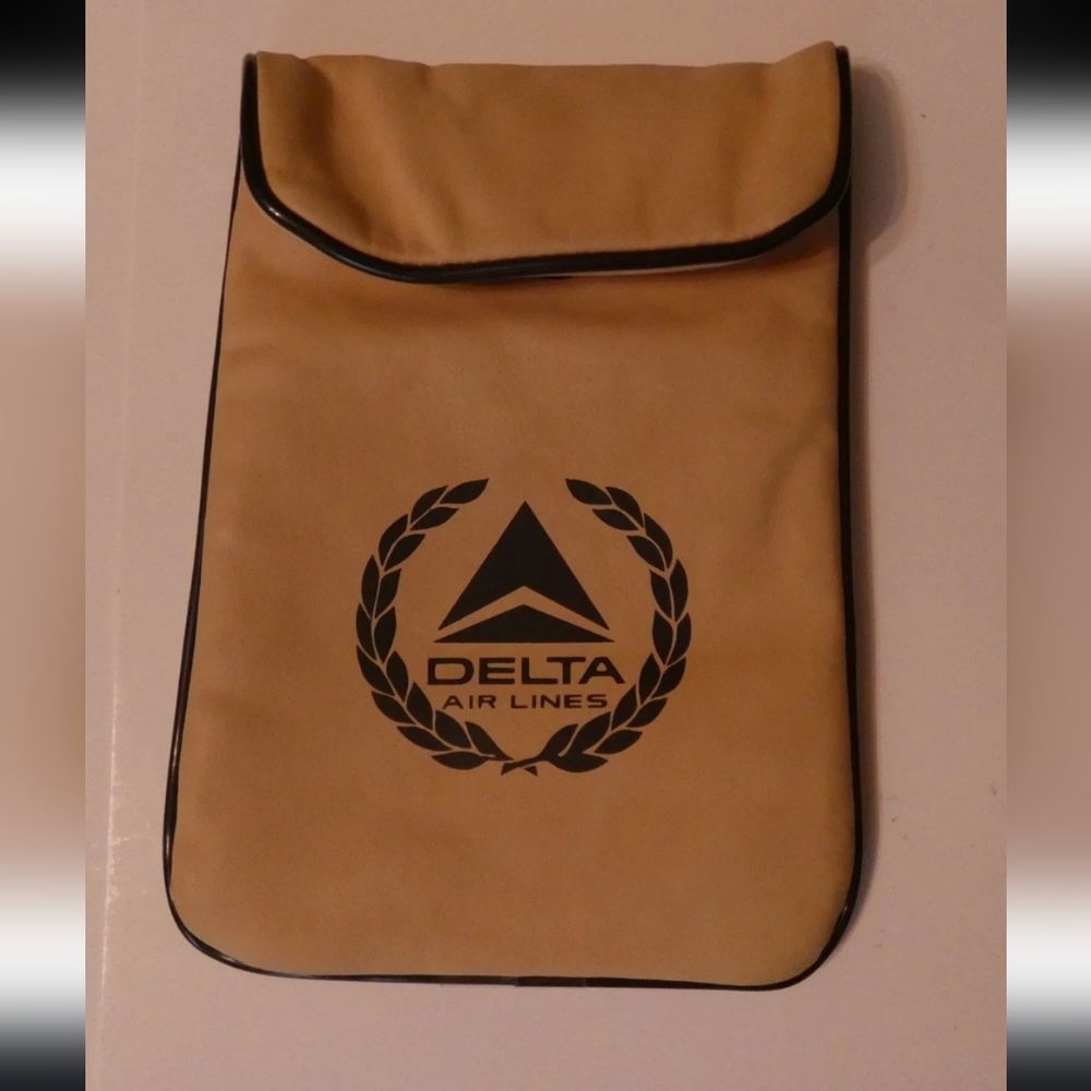 Delta Airlines Vintage Leather Amenity Kit & Pouch Bag